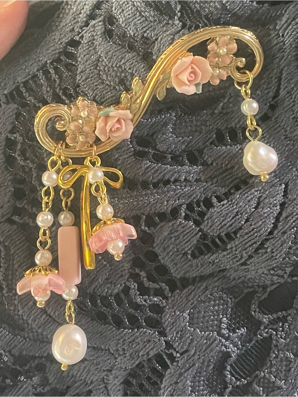 Victorian Floral Brooch with Pink Roses and Pearls - Picture 3 of 10